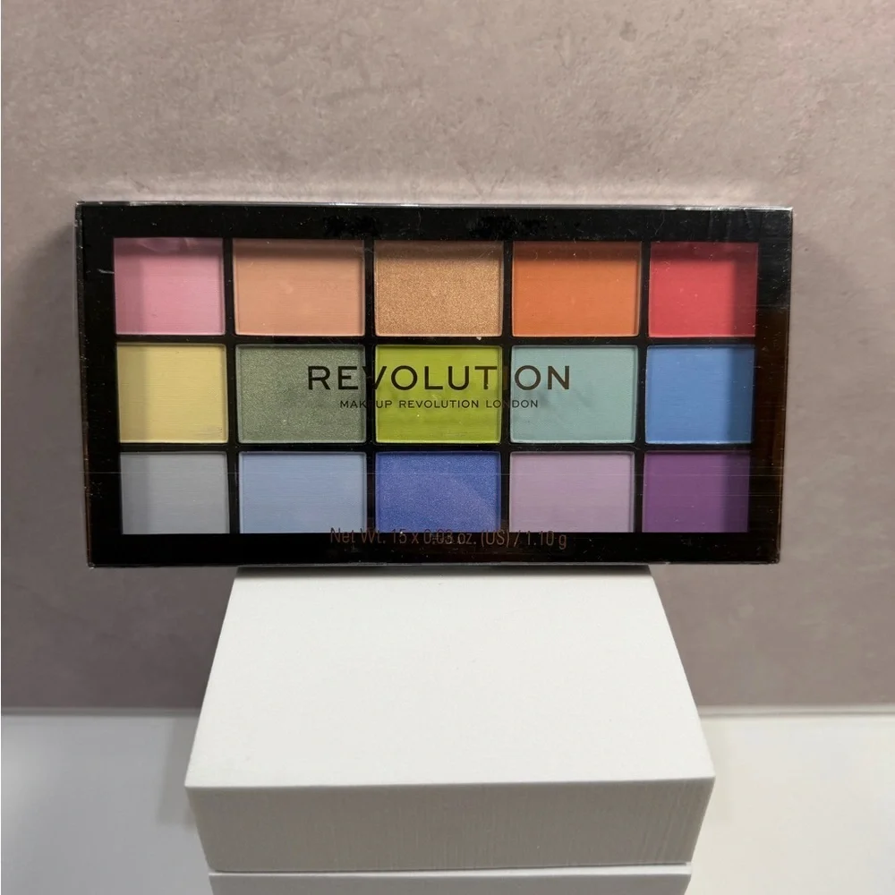 💙3/$20 Revolution Colorful Eyeshadow Palette